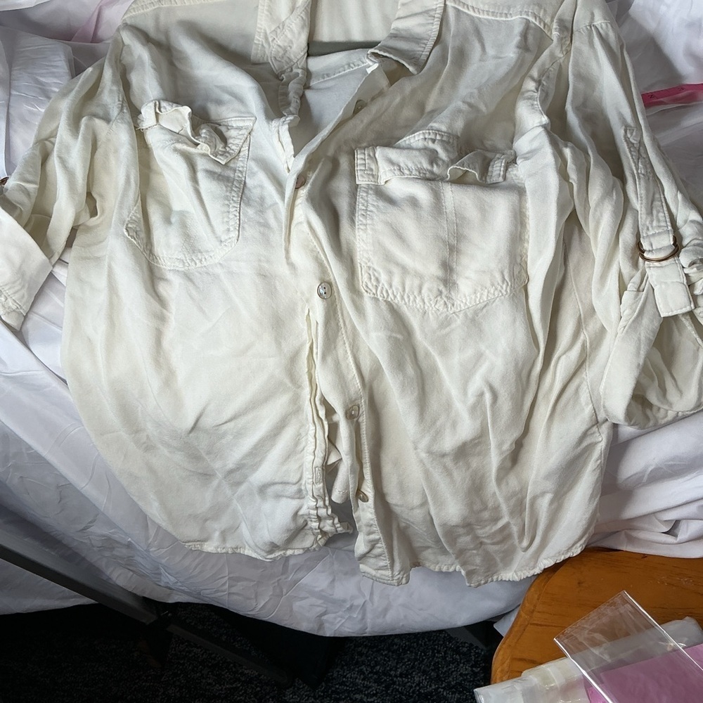 Elegant Cream Button-Up Shirt - Picture 5 of 7